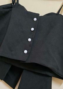 Chic Black Crop Top with Oversized Bow