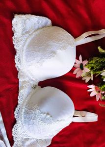 White Lace detail bra with sexy penty