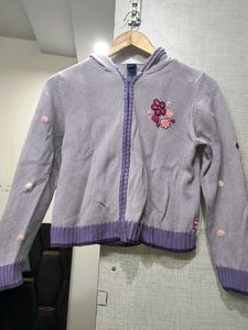 Beautiful Sweater With Cap And Zip
