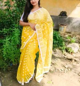 Yellow 💛 Beautiful Saree