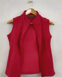 SLEEVELESS JACKET IN SIZE S