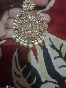 Exquisite Pearl &amp; Kundan Maang Tikka Set