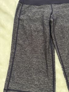 Lululemon crop pant small size