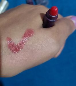Free Lipbam With 3 LIPSTICKs