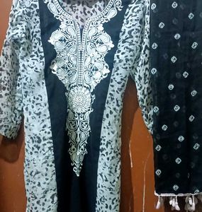 Elegant Black &amp; White Kurta Set