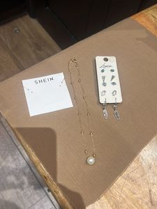 Combo of 5 earrings set + pearl necklace