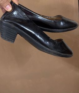 High-heeled court shoes, size 38