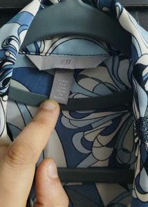 HnM-Blue &amp; White Print Top