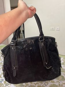 Chic Black Faux Snakeskin Shoulder Bag
