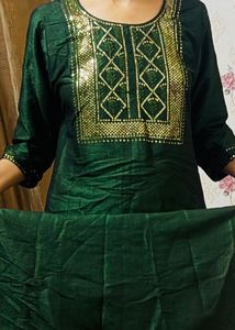 Elegant Green Kurta with Gold Embellishments