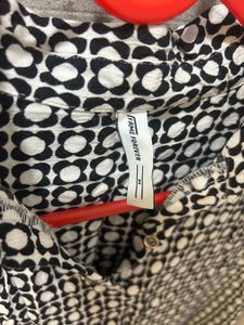Chic Black &amp; White Geometric Print Top