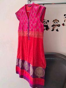 Women Panelled Straight Kurta, Block Printed With