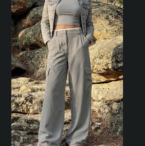 Wide Leg Cargo trousers grey
