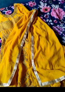 New yellow shuit(never used)