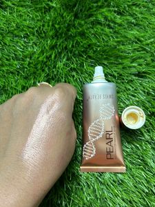 Swiss Beauty Pearl Illuminator Makeup Base