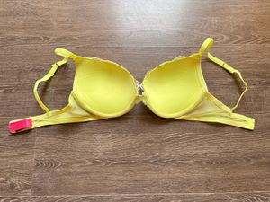 La Senza Plunging Bra In Neon Green Colour 34 D