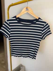 Chic Striped Cropped Tee