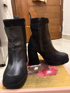 Theater Women Gaga Black Buckle Detail Platform He