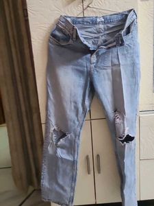 Light Wash Ripped Jeans
