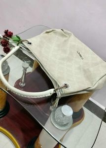 Chic Hobo Bag - Versatile Style