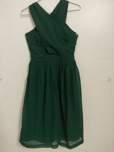 Elegant Emerald Green Criss-Cross Dress