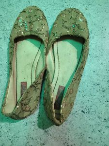 combo: black flats &amp; embroidery golden jutti