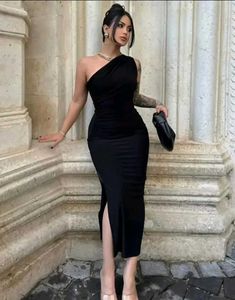 Elegant Black One-Shoulder Dress
