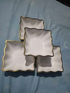 Set of 4 Elegant White &amp; Gold Square Bowls