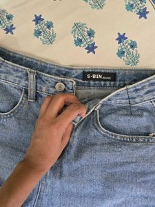 Stylish Denim Cut-Off Shorts