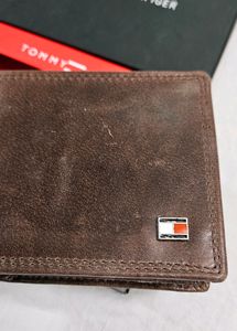 TOMMY HILFIGER METAL LOGO WALLET COFFEE CRUNCH