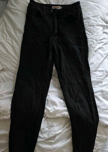 Classic Black High-Waisted Jeans