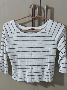 Crop Top with Comfortable  Feel And Casual Look
