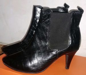 ❗ADORLY❗ pencil pointed boots