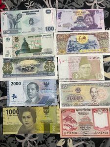 World Currency Collection 10 notes