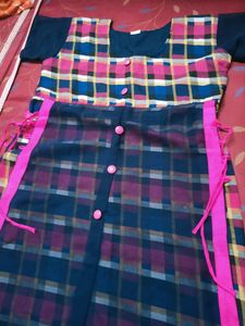 Women Kurthi In Checks Model Size -L💙💓