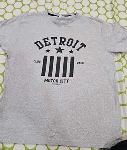 boys Detroit Motor City Graphic T-Shirt used