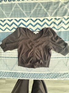 Bundle of 4 tops ( Large/XL sizing)