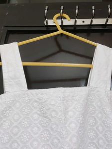 White Narrow Sleeve Short Kurti