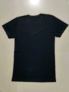 Nidhee Black Solid Tshirt