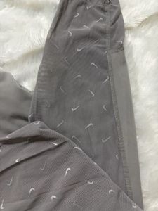 Nike L size  Athletic Leggings