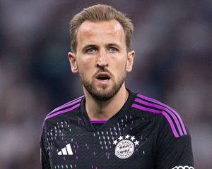 Bayern set Kane worldmap edition football jersey