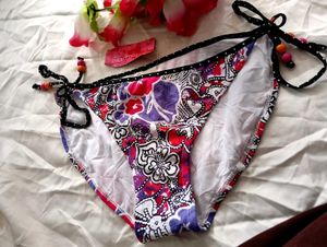 🎀BUY '1' GET '1' FREE 🌸Floral Print Bikini Botto