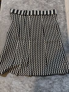 Chic Black &amp; White Chevron Skirt
