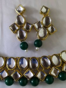 Stunning Kundan Necklace &amp; Earrings Set