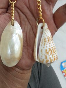 beautiful sea shells keychain set of 2