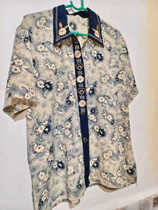 Chic Floral Print Button-Up Shirt