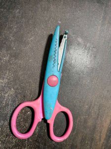 600 COINS ONLY ~ Zig zag Craft Scissors