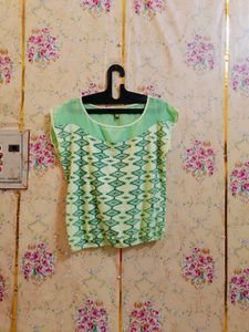 🇳🇿💫🎀Stylish Green Geometric Print Top