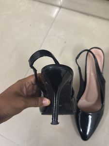 Women Pointed Toe Kitten Pumps