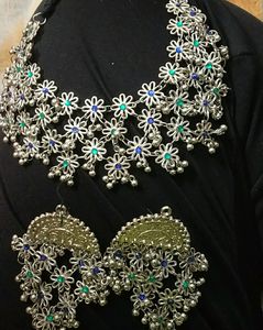 Beautiful Choker Set With Earrings